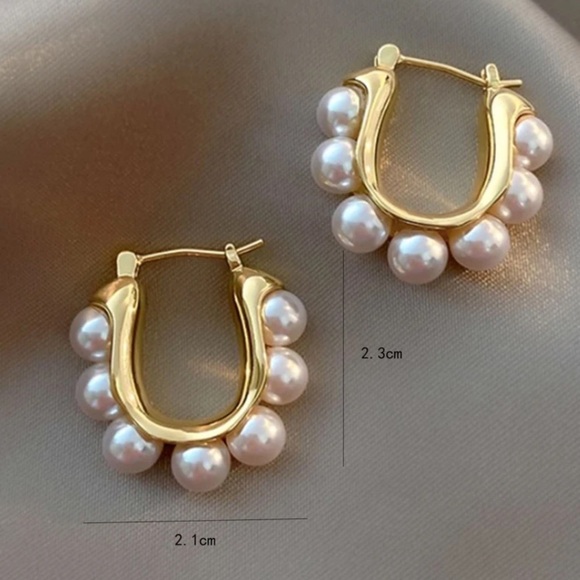 Delilah Wear Jewelry - New faux pearl u shaped earrings